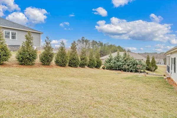 a view of a house with a yard
