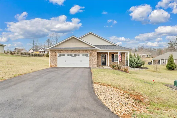 a view of a house with a yard