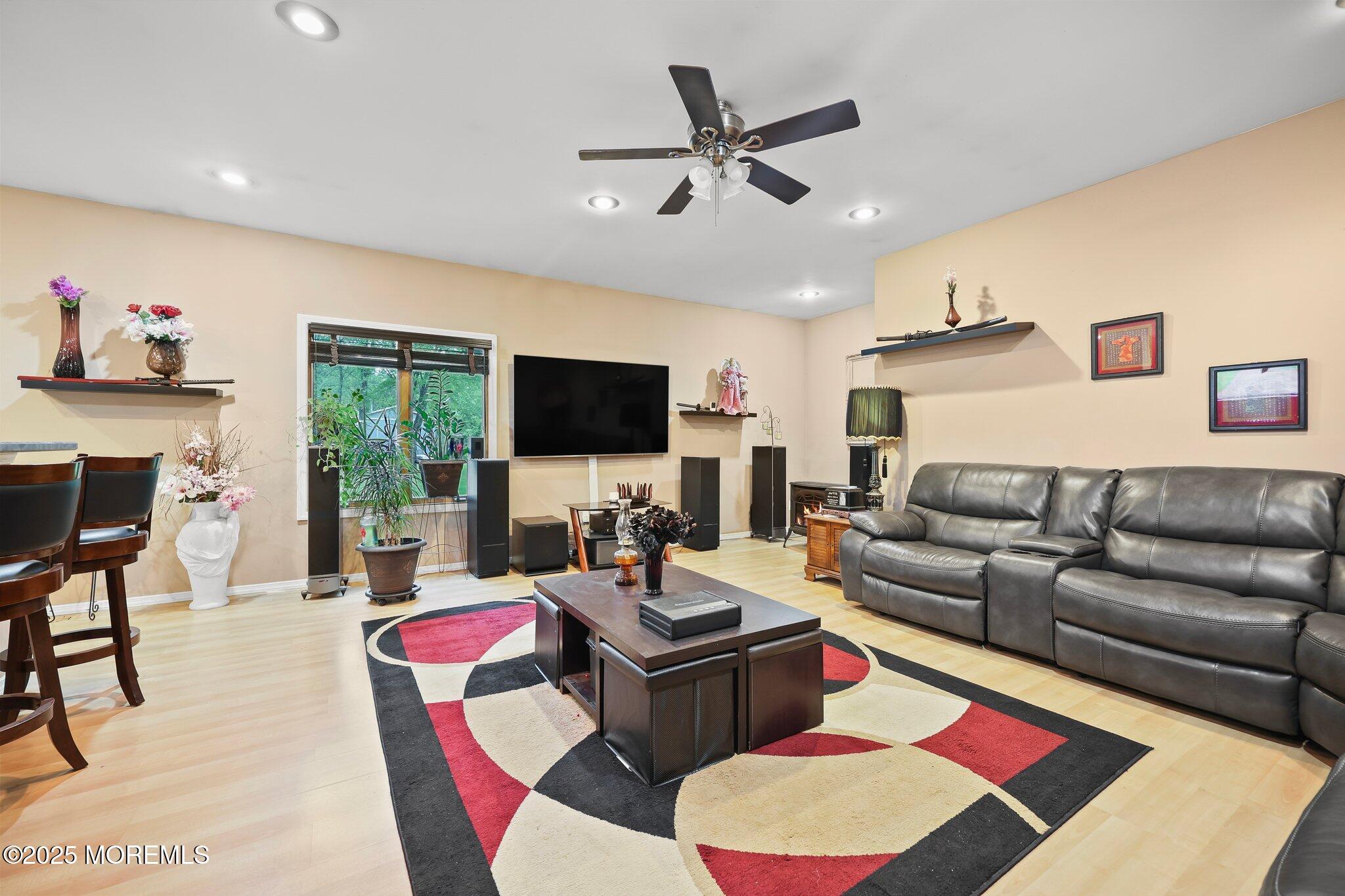 639 Eltone Road Jackson, NJ 08527 - Photo 8 of 26 639sidelivingroomnew