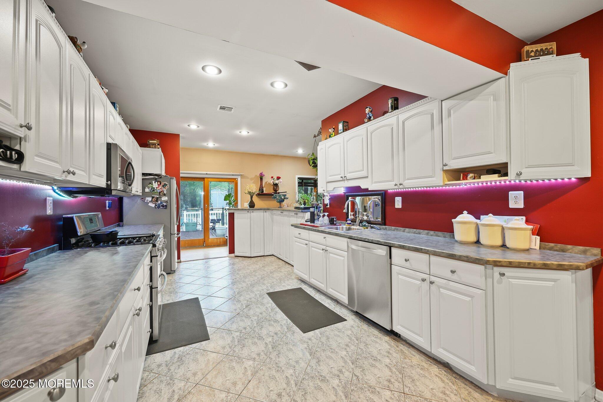 639 Eltone Road Jackson, NJ 08527 - Photo 10 of 26 639kitchennew