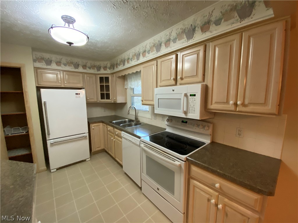 6324 Dunham Road Maple Heights, OH 44137 - Photo 4 of 34