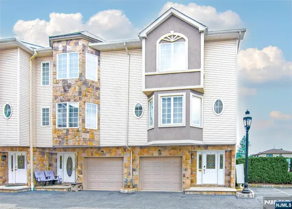 $3,500 | 49 Stuyvesant Avenue, Unit 16, Lyndhurst, NJ 07071