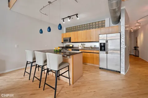 $5,000 | 203 South Sangamon Street, Unit 206, Chicago, IL 60607