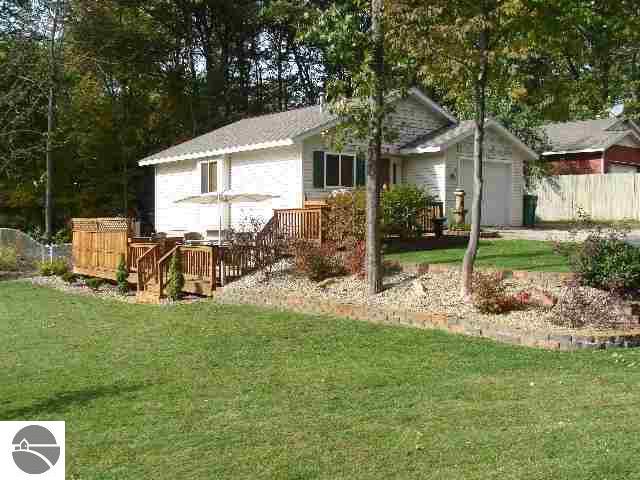 1413 Valley Road Traverse City, MI 49685 - Photo 3 of 10 1709701-2.JPG