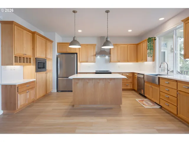 $795,000 | 3488 River Heights Drive, Springfield, OR 97477