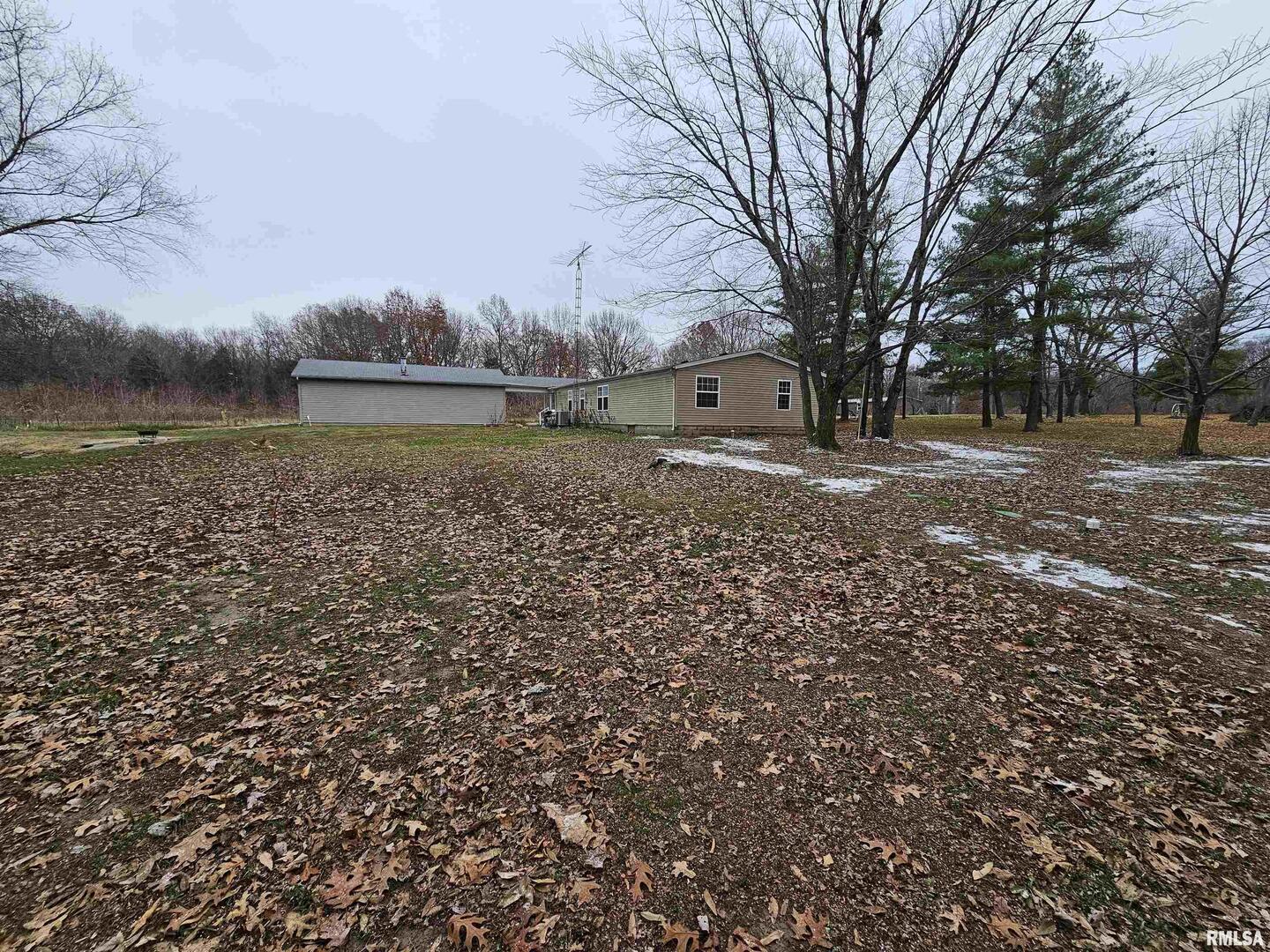 18266 East Liberty Road Opdyke, IL 62872 - Photo 13 of 34 a view of a yard with a house
