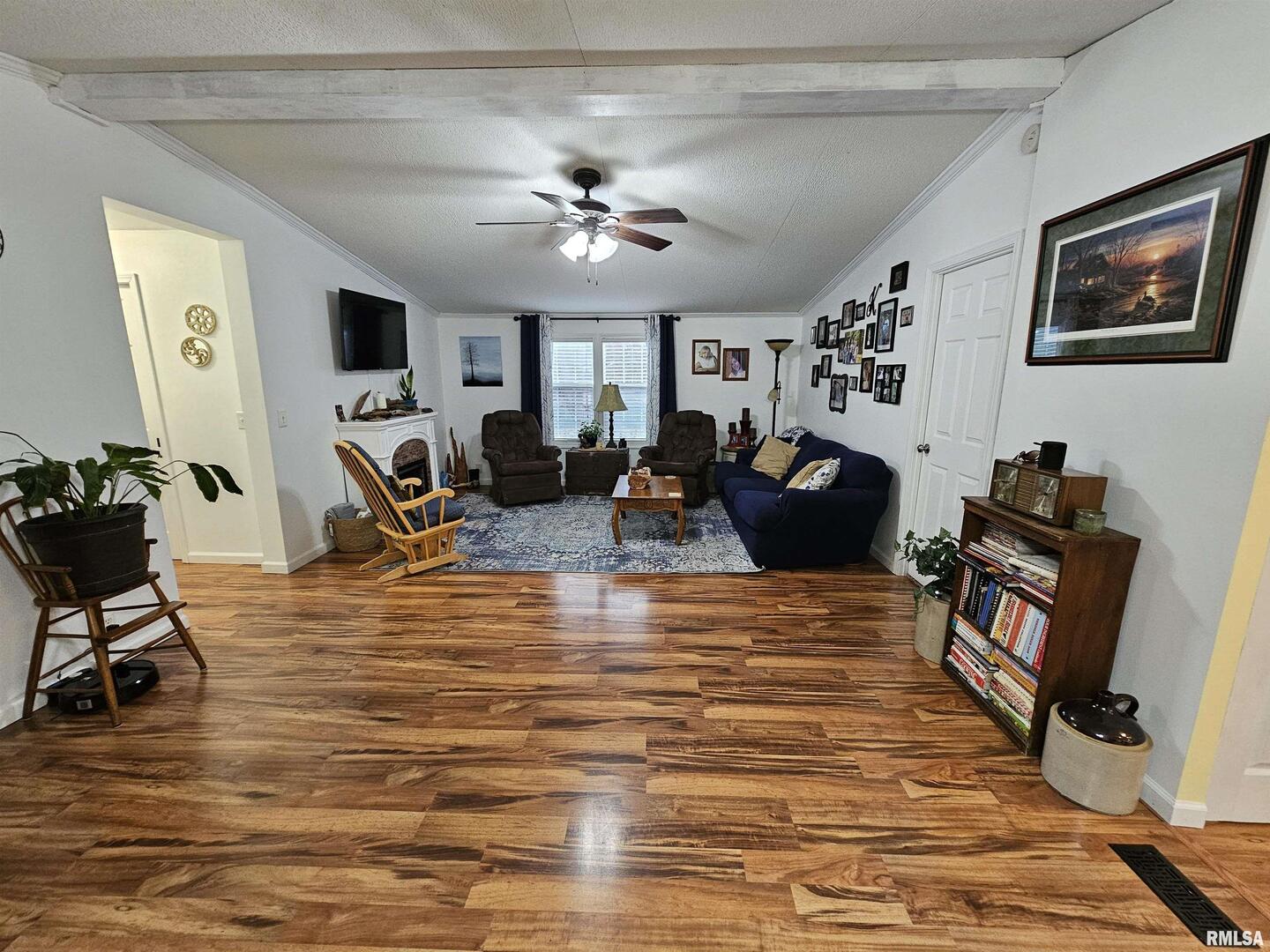 18266 East Liberty Road Opdyke, IL 62872 - Photo 15 of 34 a view of a room with furniture and gym equipment
