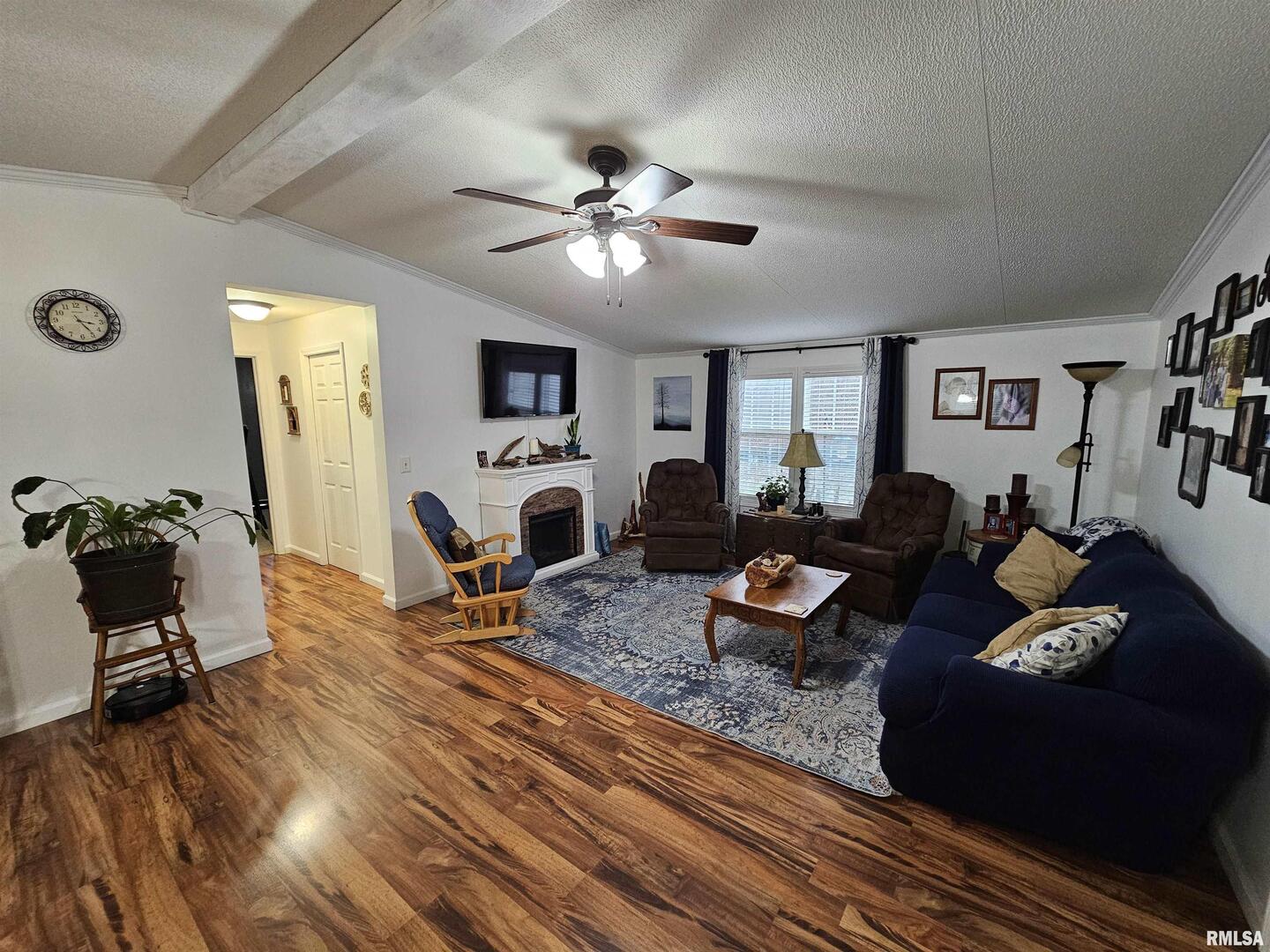 18266 East Liberty Road Opdyke, IL 62872 - Photo 16 of 34 a living room with furniture and wooden floor