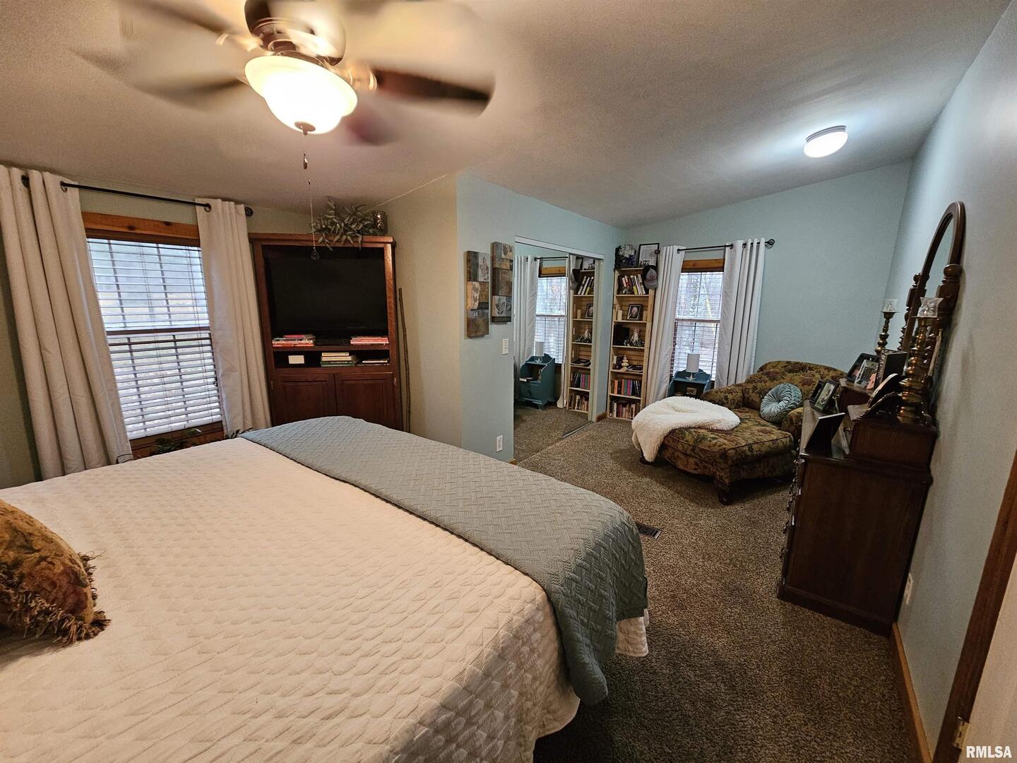 18266 East Liberty Road Opdyke, IL 62872 - Photo 30 of 34 a bedroom with bed and window