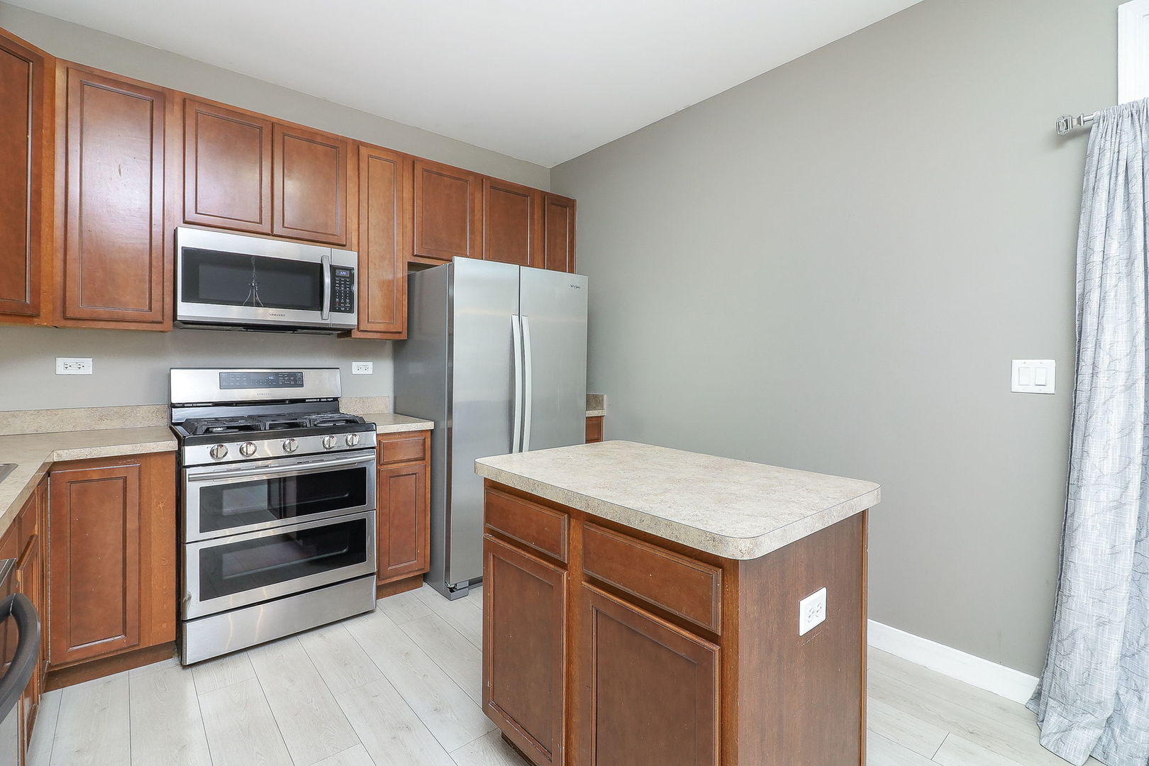 317 Timber Ridge Court, Unit 131 Joliet, IL 60431 - Photo 7 of 23 a kitchen with a appliances and cabinets