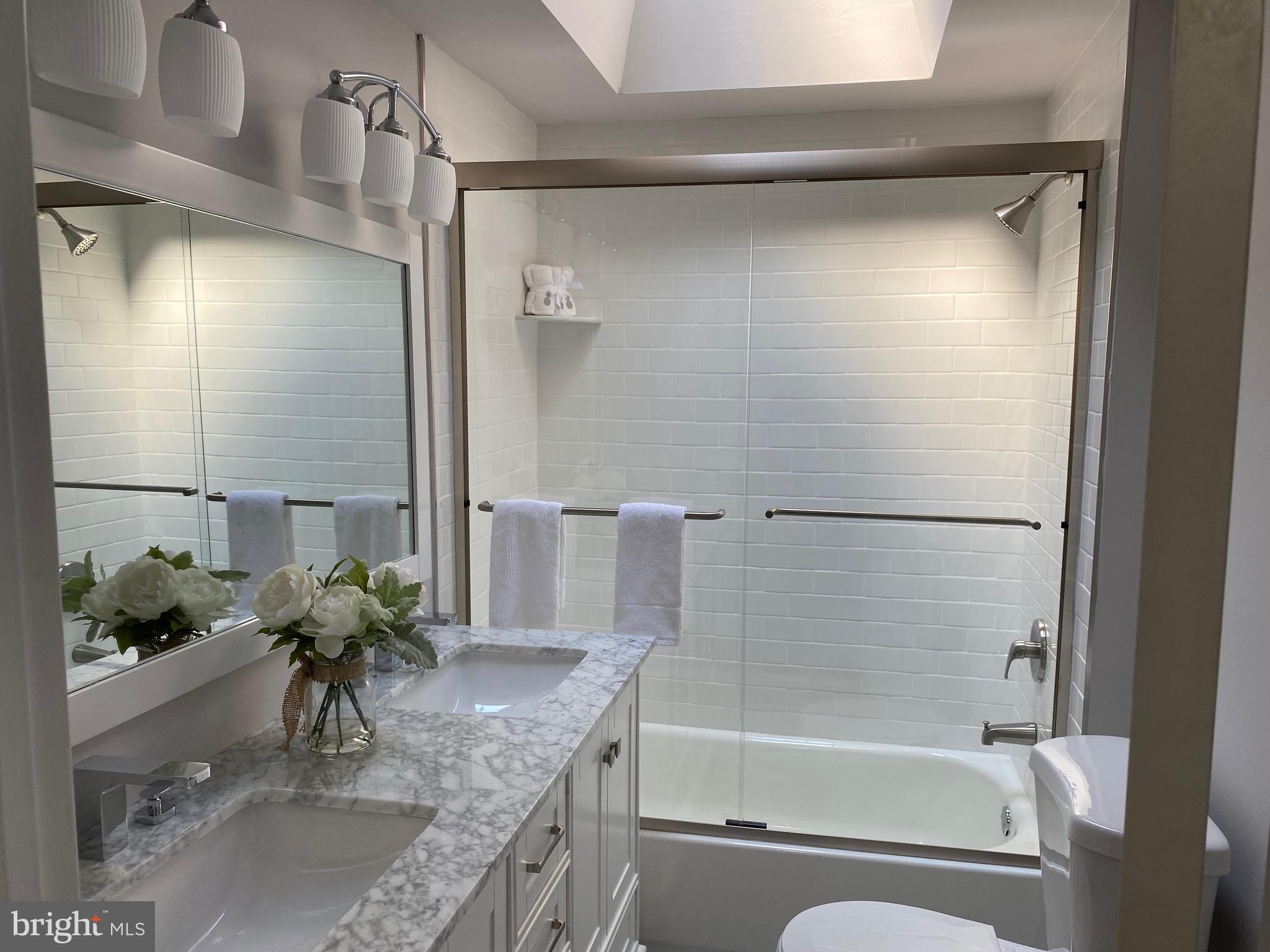 809 Grant Road Folcroft, PA 19032 - Photo 21 of 32 Full bath with double sink