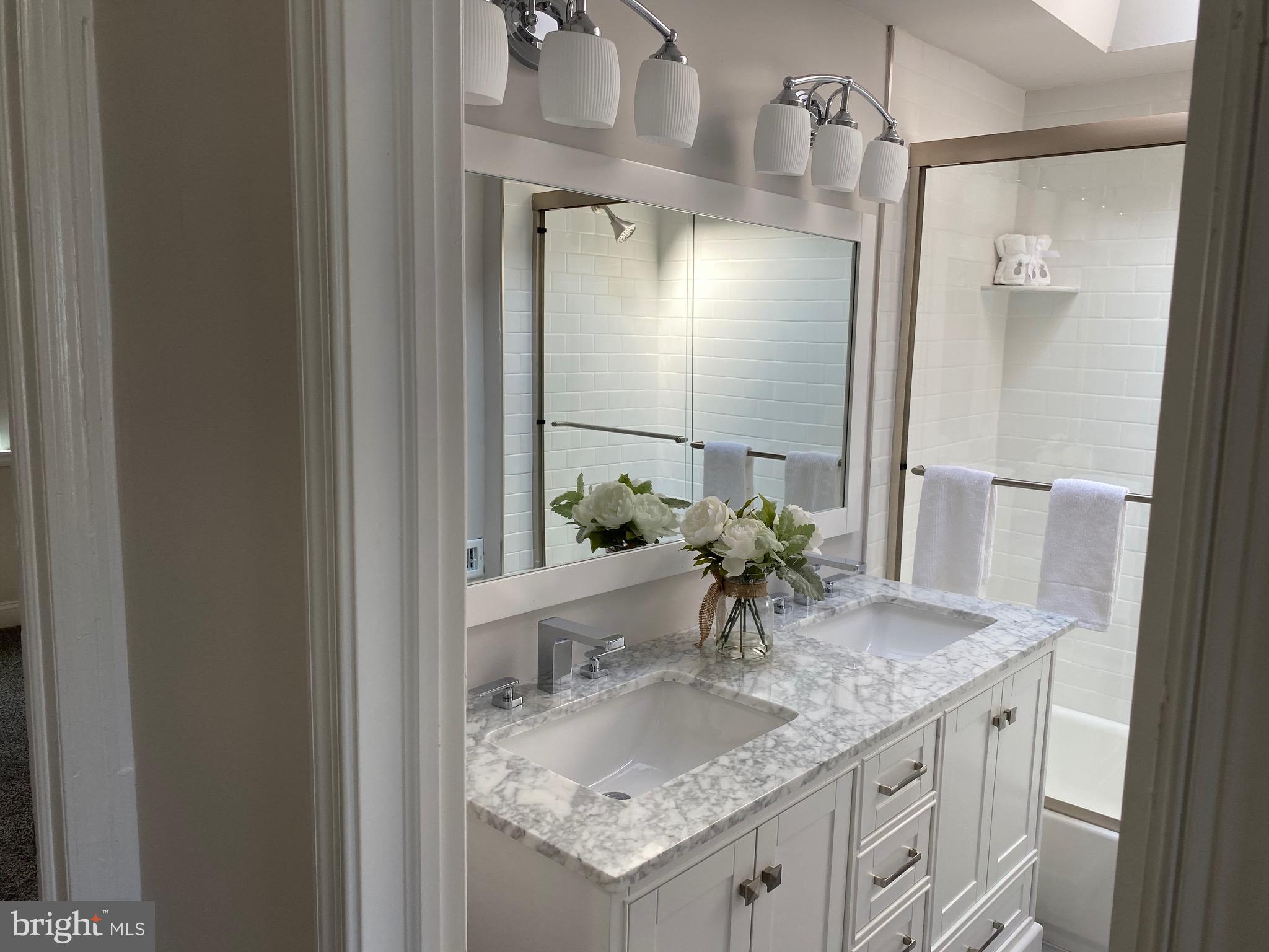 809 Grant Road Folcroft, PA 19032 - Photo 22 of 32 Double sink