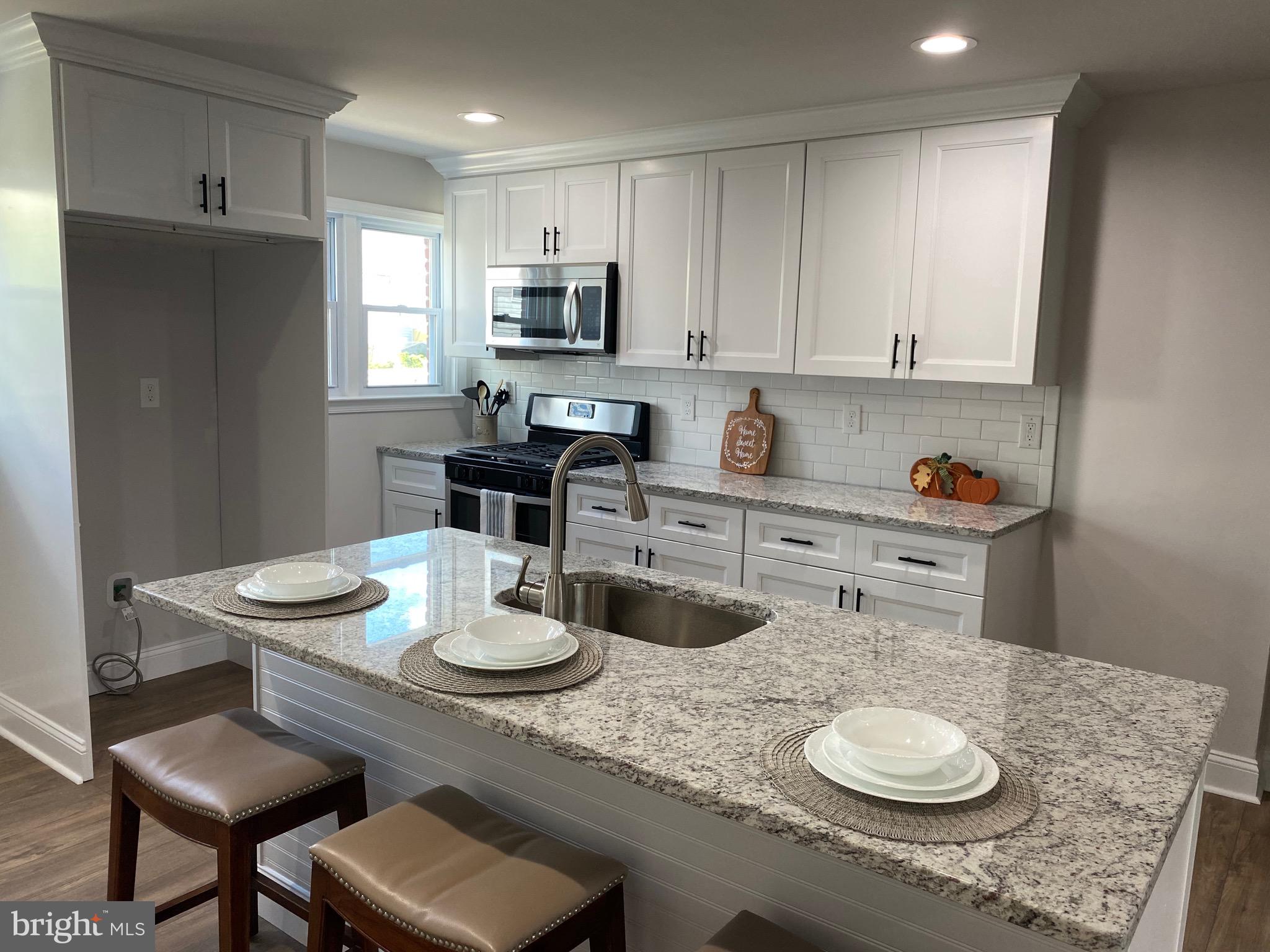 809 Grant Road Folcroft, PA 19032 - Photo 6 of 32 Kitchen & Island