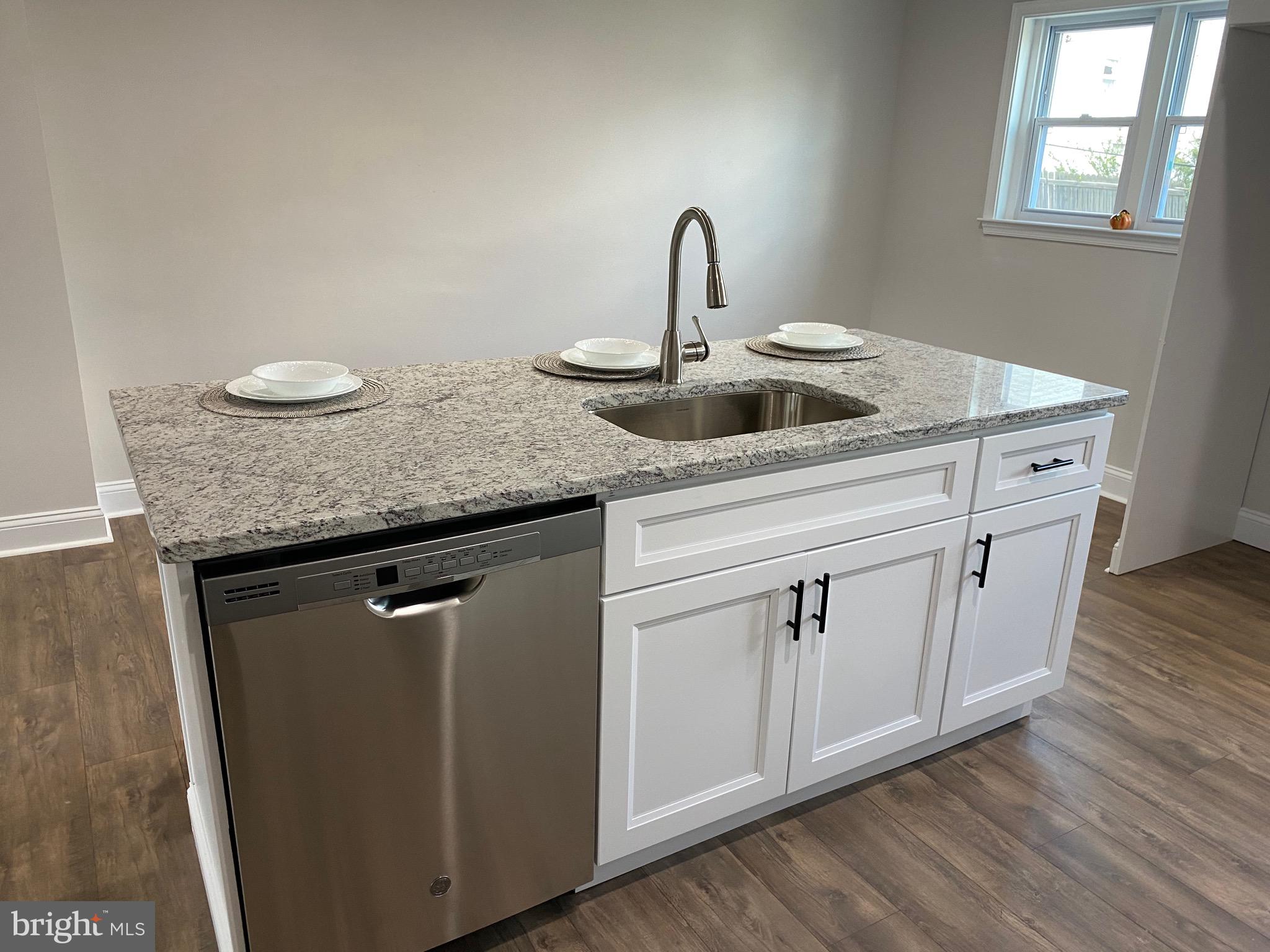 809 Grant Road Folcroft, PA 19032 - Photo 10 of 32 Island with sink & dishwasher