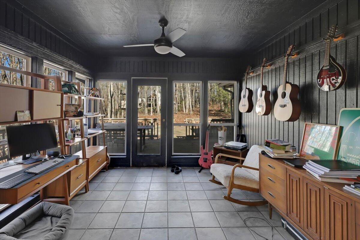 2265 Little Bend Road Signal Mountain, TN 37377 - Photo 12 of 31 a room with furniture