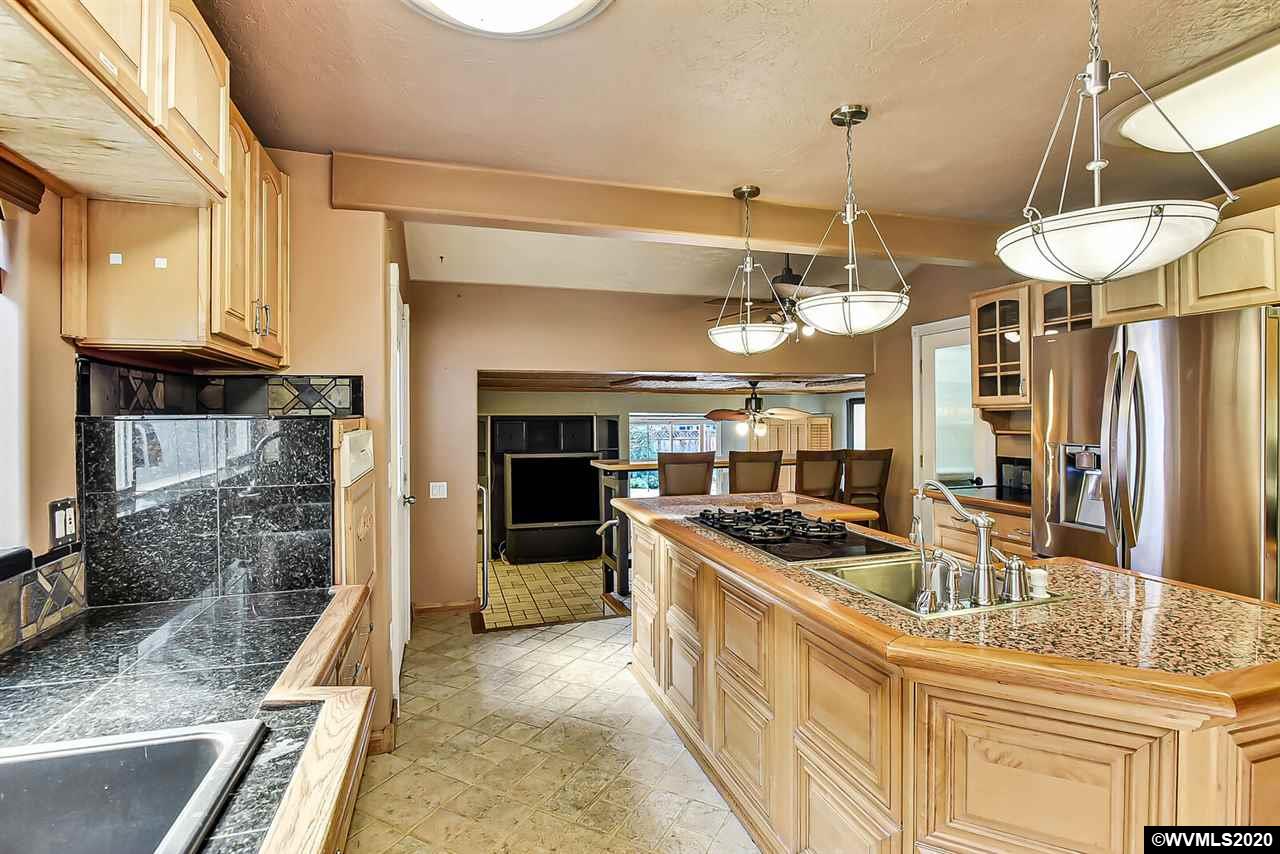 418 Southeast Denver Street Albany, OR 97321 - Photo 9 of 41 Gallery Image 9