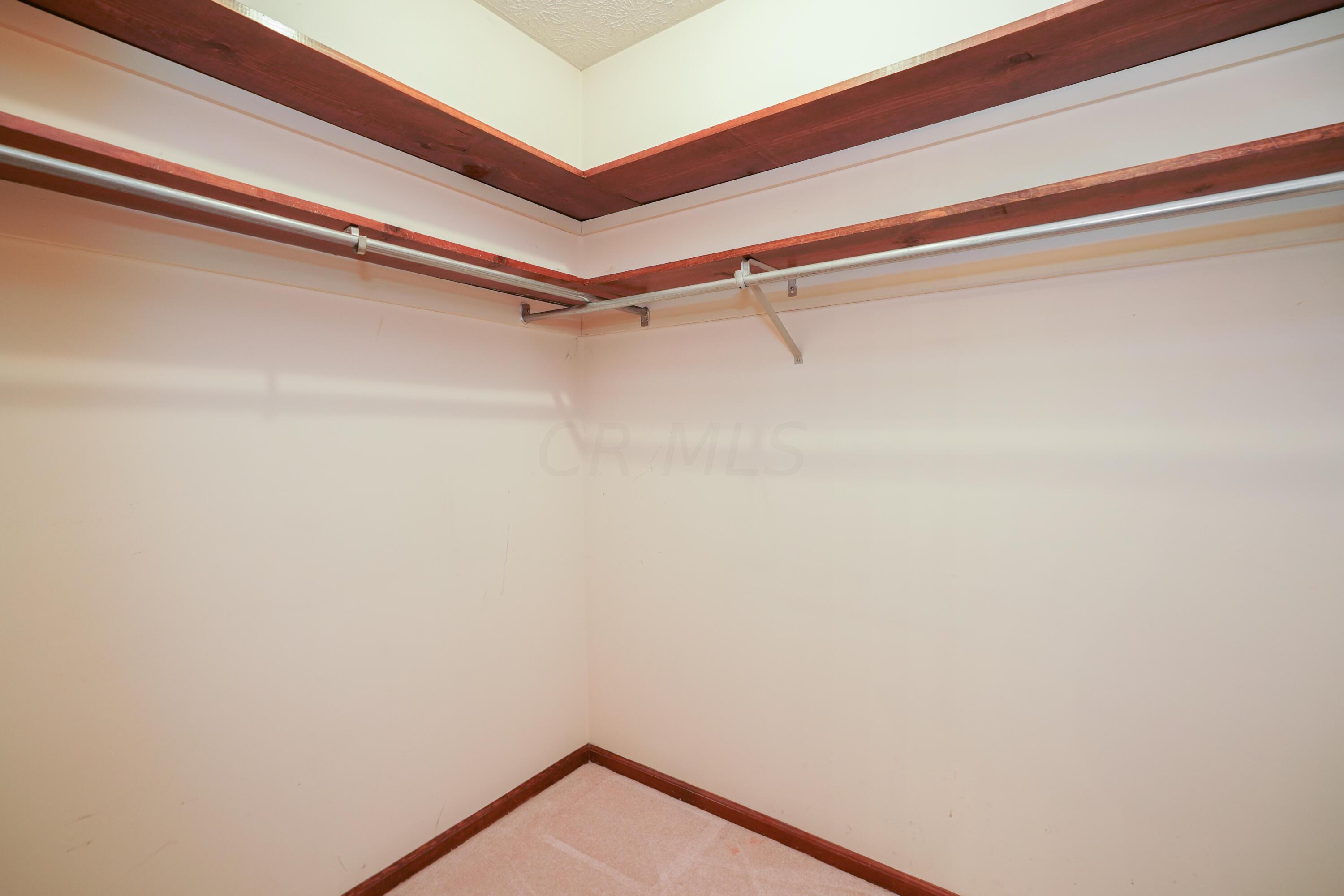 5407 Roscommon Road Dublin, OH 43017 - Photo 26 of 37 Walk-in closet