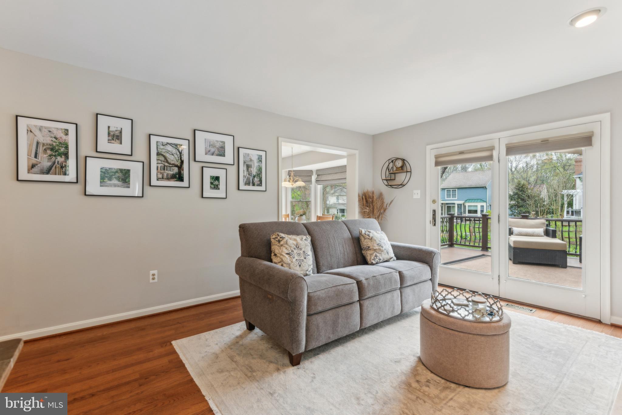 306 Saddle Ridge Road Annapolis, MD 21403 - Photo 11 of 44 a living room with furniture and window