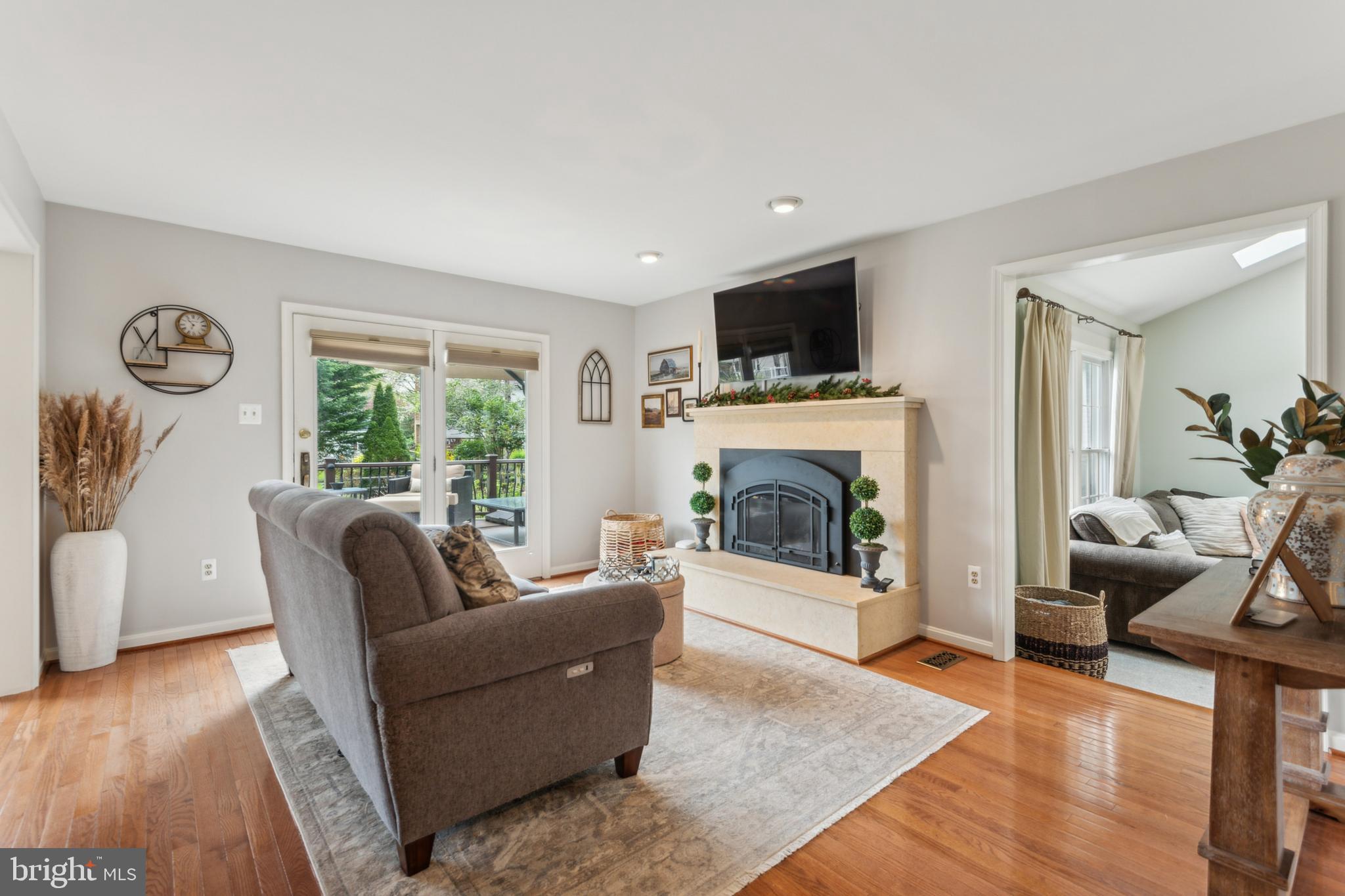 306 Saddle Ridge Road Annapolis, MD 21403 - Photo 12 of 44 a living room with furniture and a fireplace