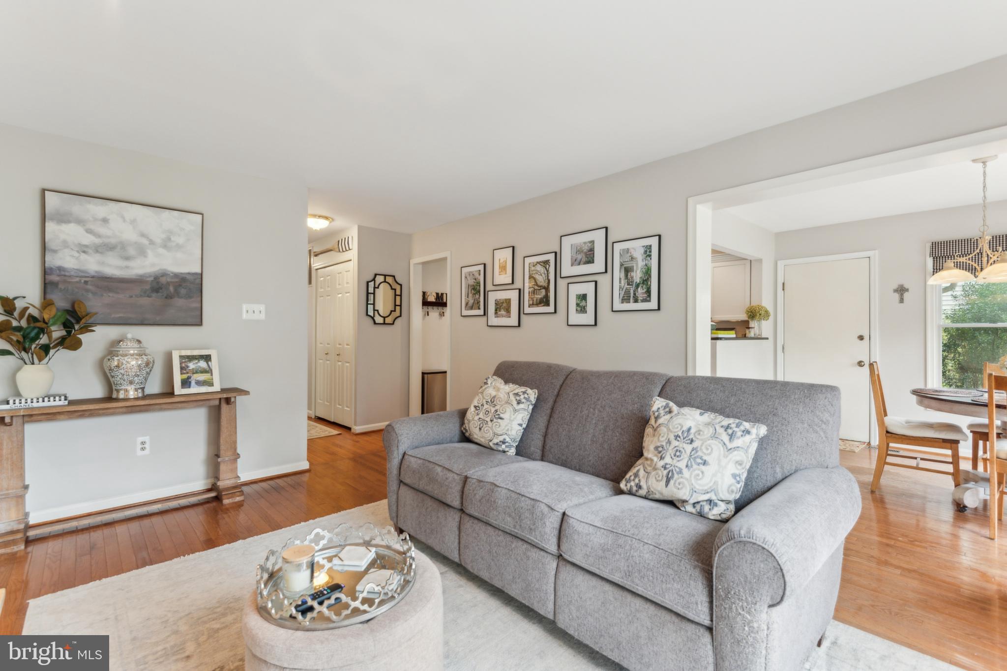 306 Saddle Ridge Road Annapolis, MD 21403 - Photo 14 of 44 a living room with furniture and a wooden floor