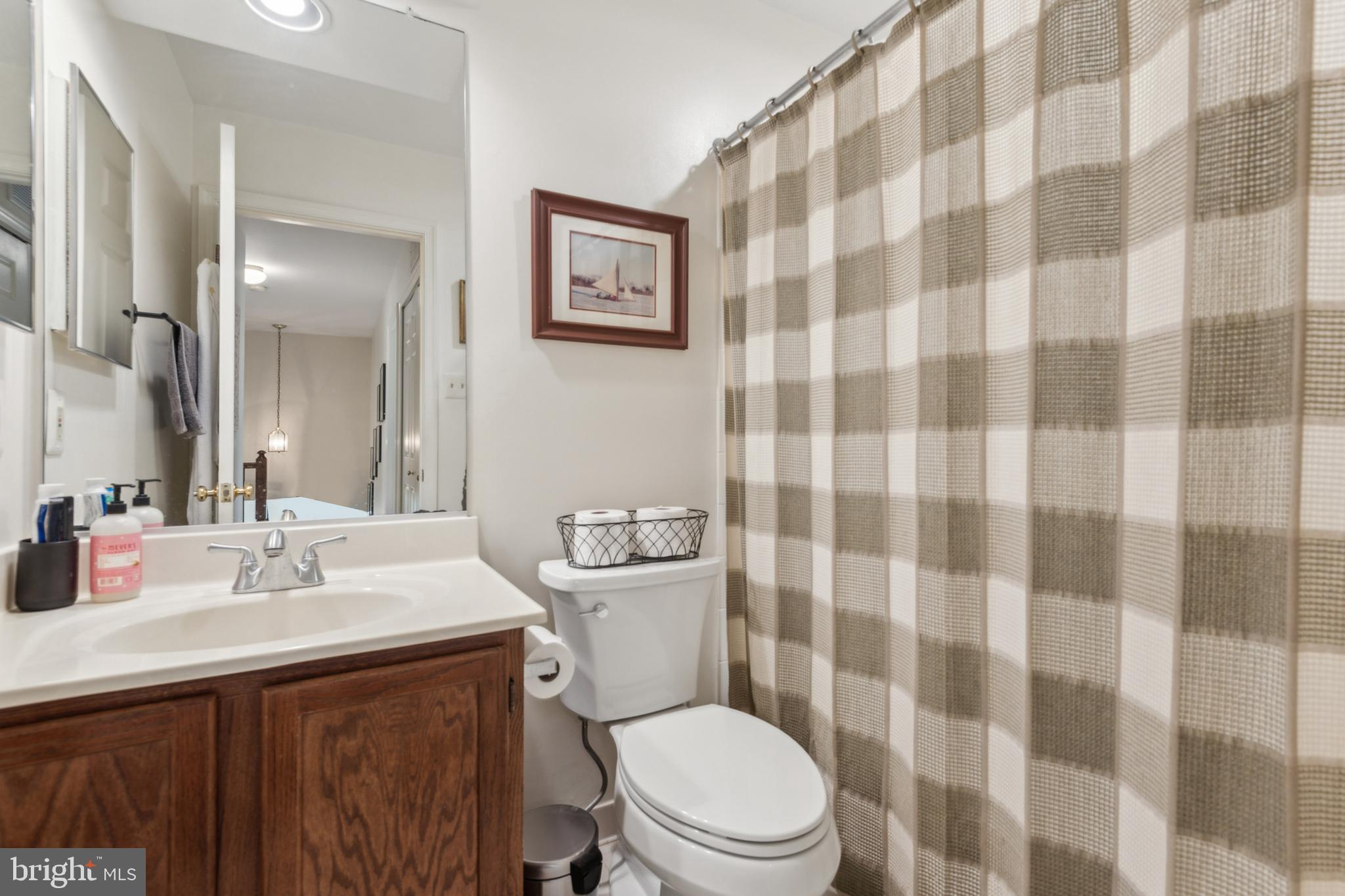 306 Saddle Ridge Road Annapolis, MD 21403 - Photo 24 of 44 a bathroom with a sink toilet and shower