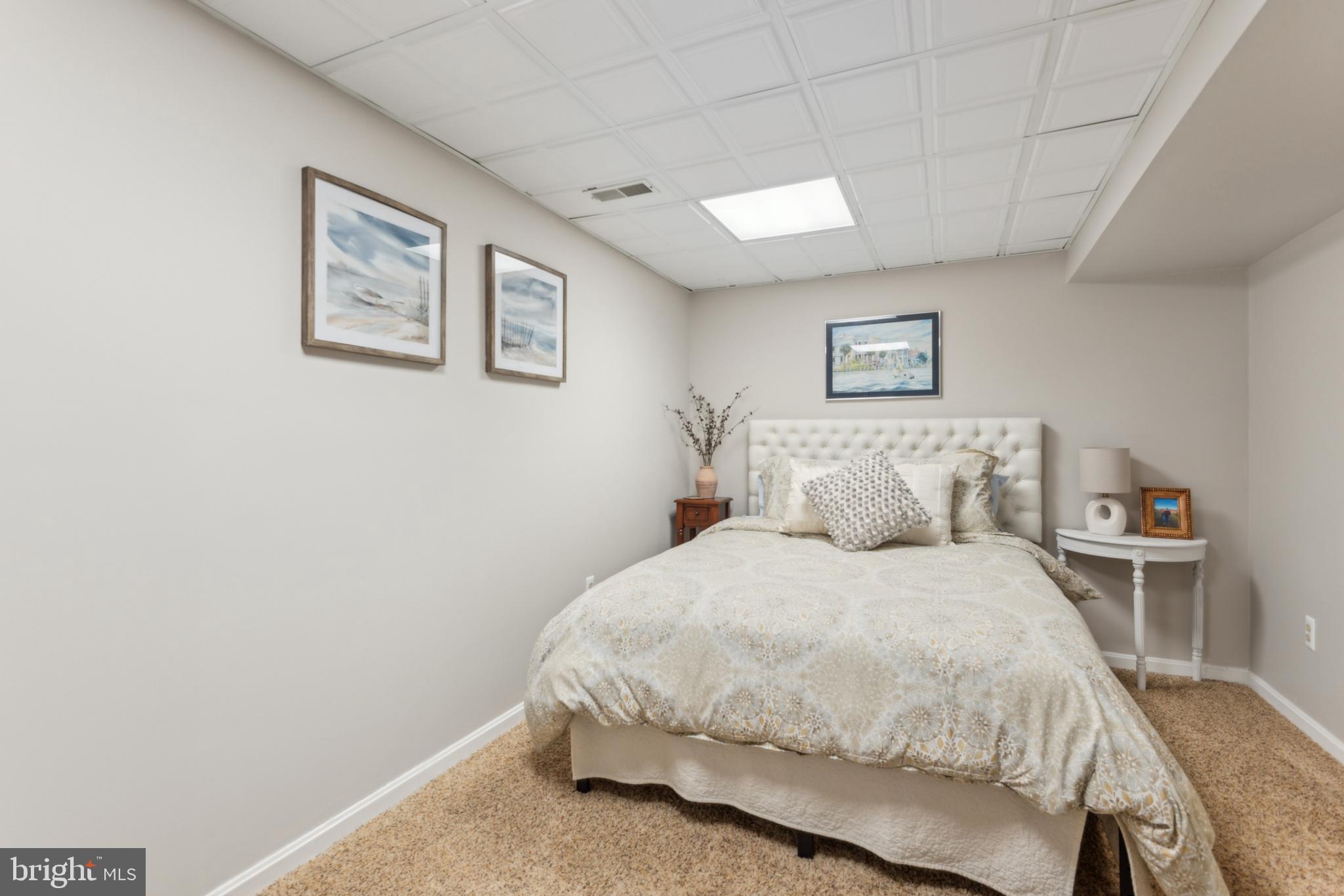 306 Saddle Ridge Road Annapolis, MD 21403 - Photo 32 of 44 a bedroom with a bed and a wall painting