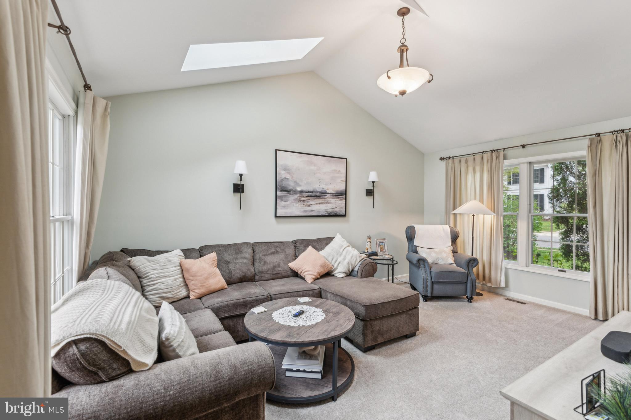 306 Saddle Ridge Road Annapolis, MD 21403 - Photo 10 of 44 a living room with furniture and a large window