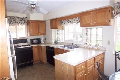 5502 West Pleasant Valley Road Cleveland, OH 44129 - Photo 5 of 14 Gallery Image 5