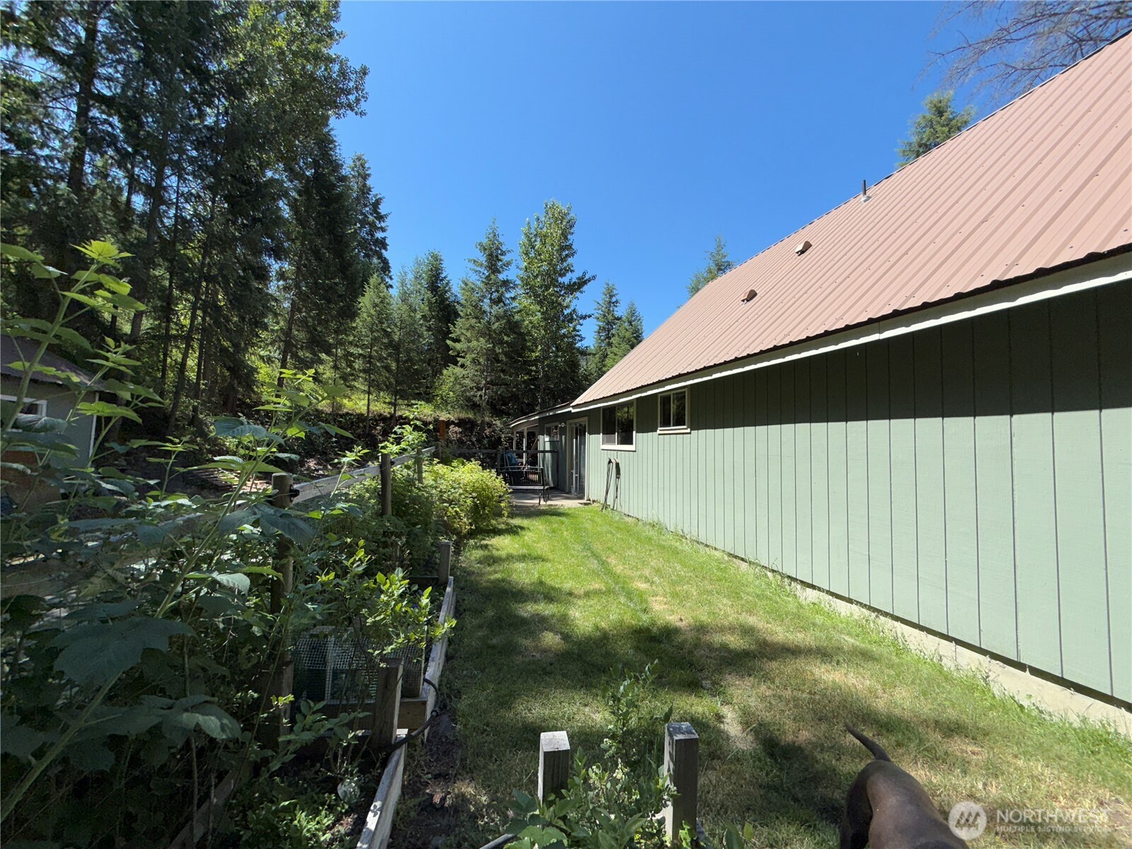 30545 State Rte 20 Republic, WA 99166 - Photo 26 of 35 a backyard of a house