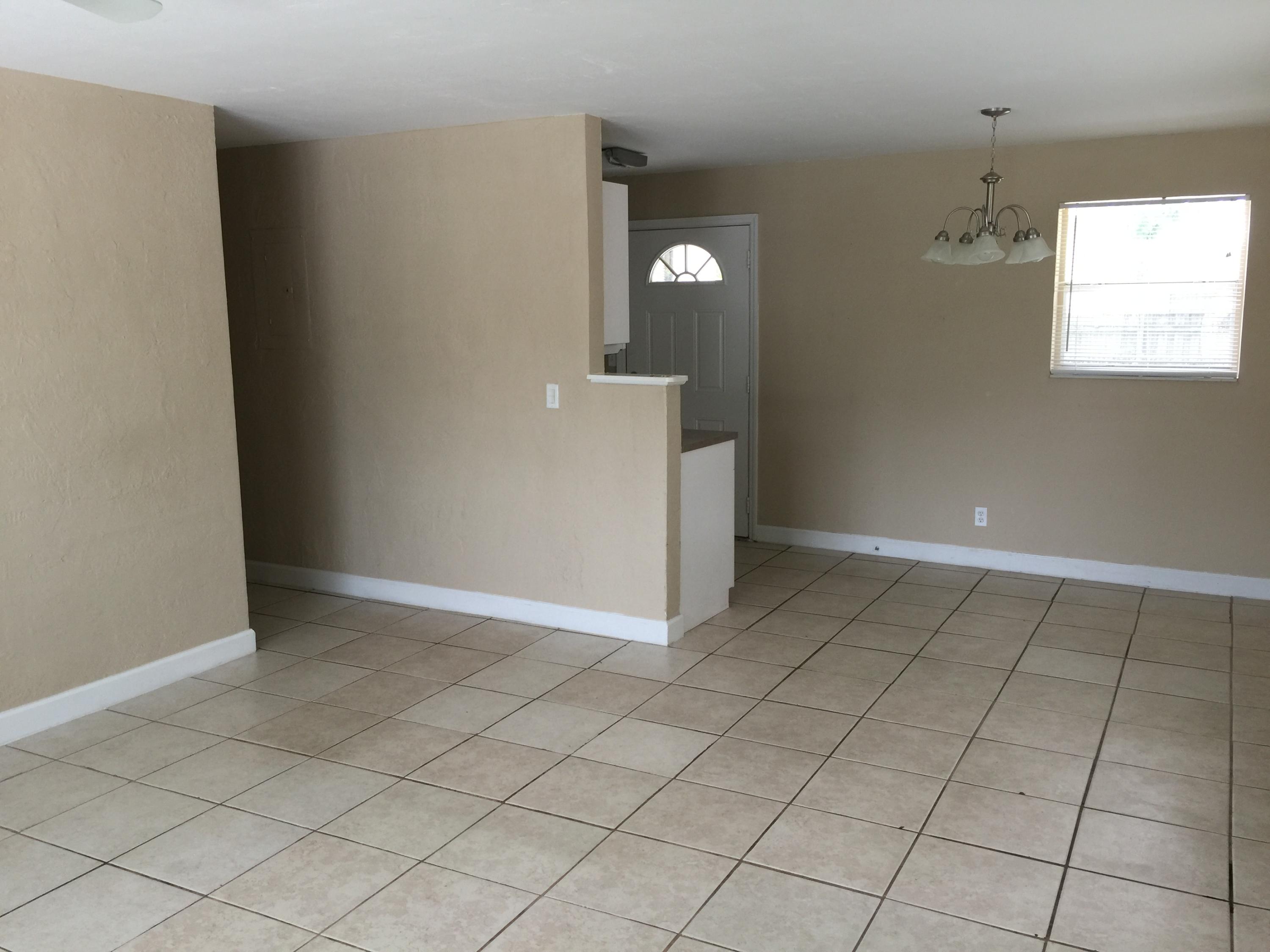 808 Southwest 10th Avenue Delray Beach, FL 33444 - Photo 2 of 10 Living Room