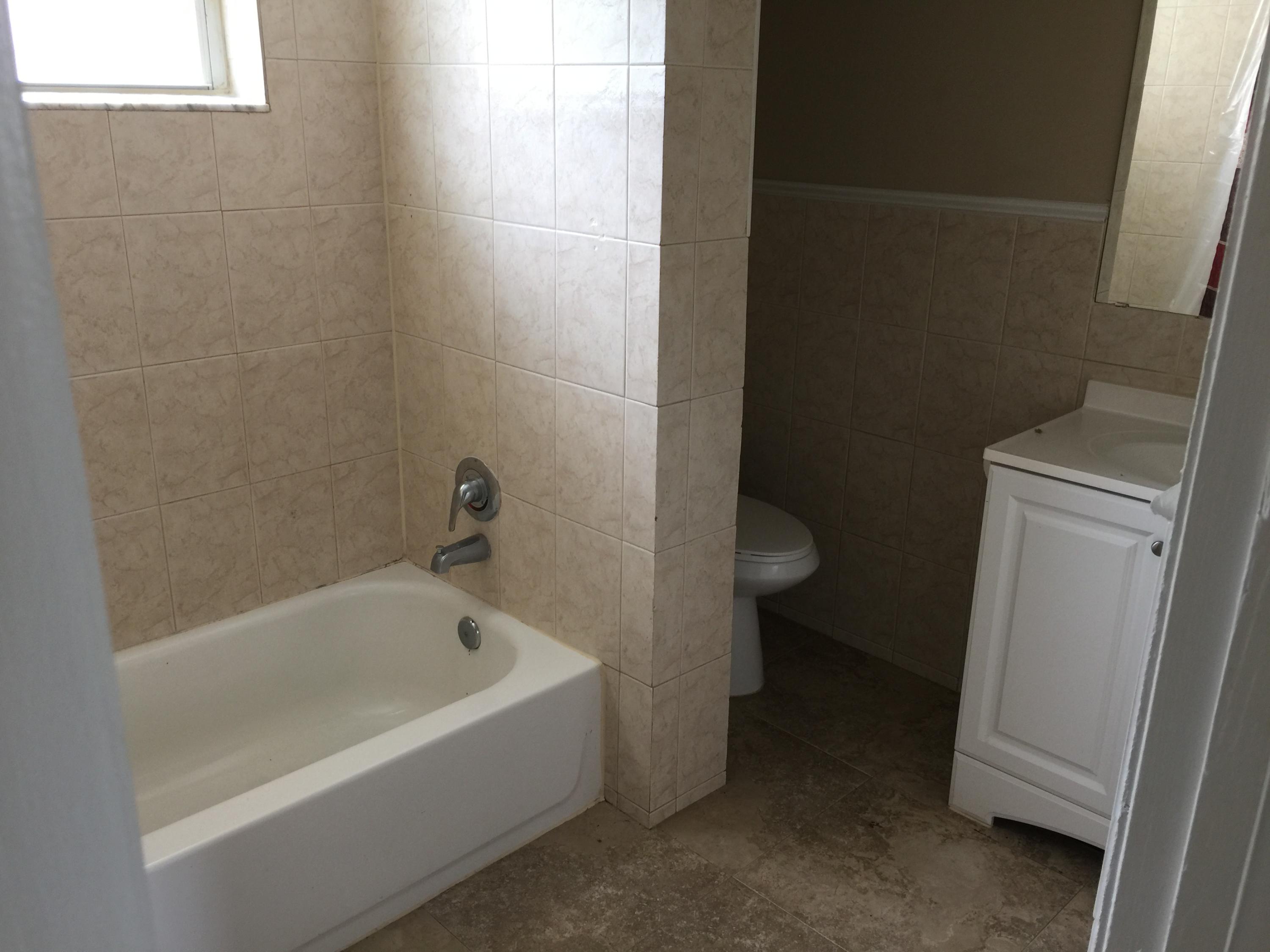808 Southwest 10th Avenue Delray Beach, FL 33444 - Photo 8 of 10 Bath