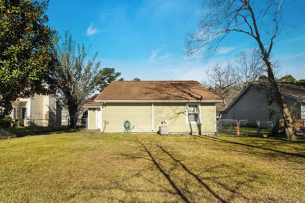112 Manchester Road Summerville, SC 29486 - Photo 16 of 17 Background 16