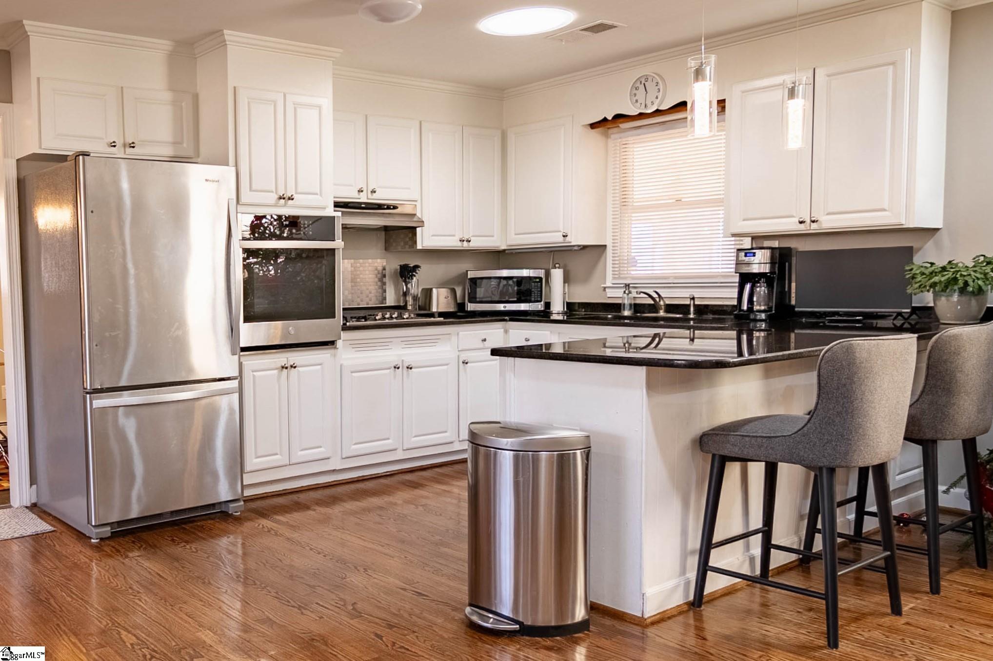 414 Mapleton Drive Greenville, SC 29607 - Photo 8 of 32