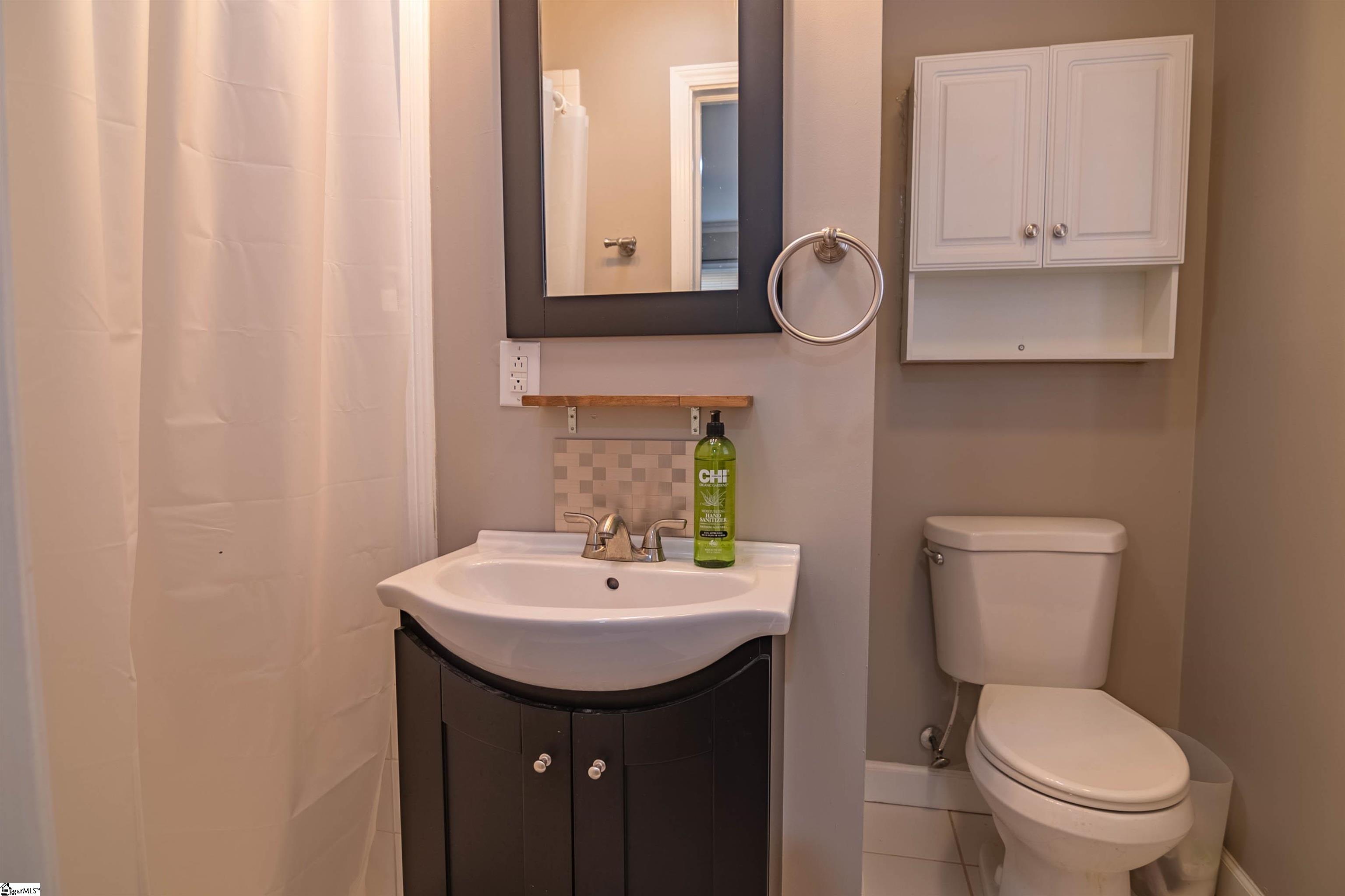 414 Mapleton Drive Greenville, SC 29607 - Photo 8 of 32