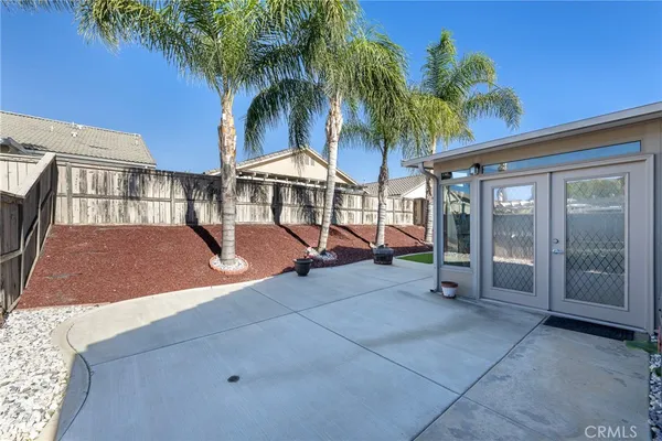 a view of a house with backyard and swimming pool