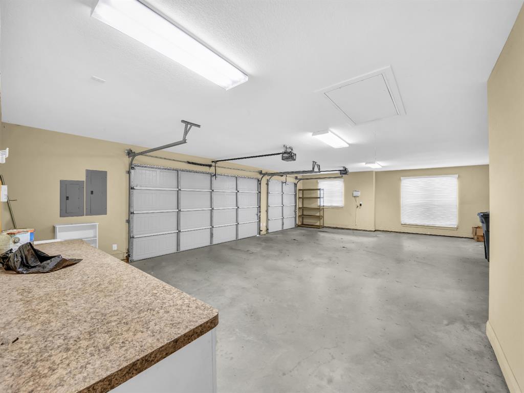 169 Pack Saddle Trail Weatherford, TX 76088 - Photo 32 of 40 a view of a livingroom with a snow