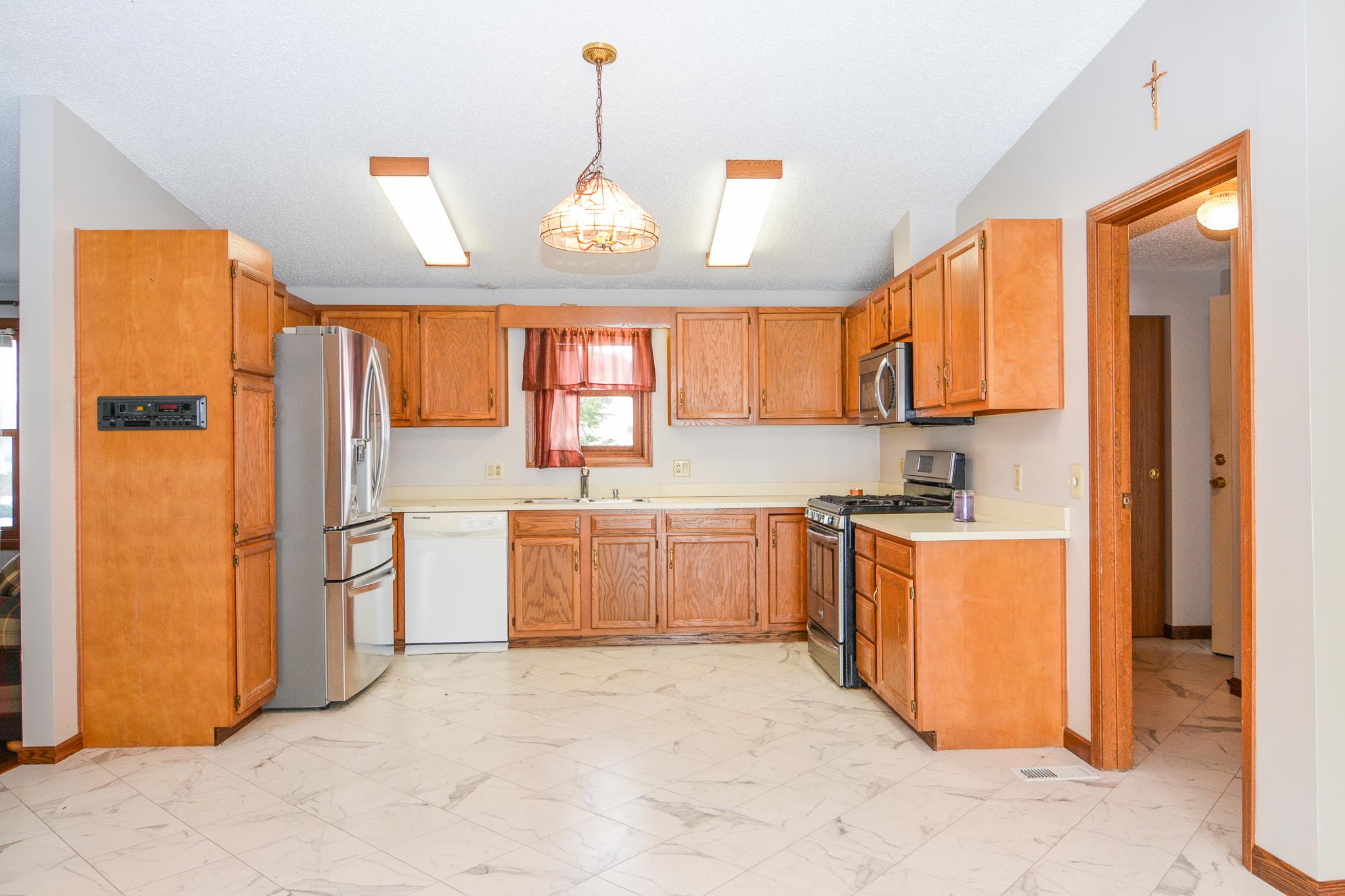 1821 Bessmore Park Road Rochester, IN 46975 - Photo 3 of 36