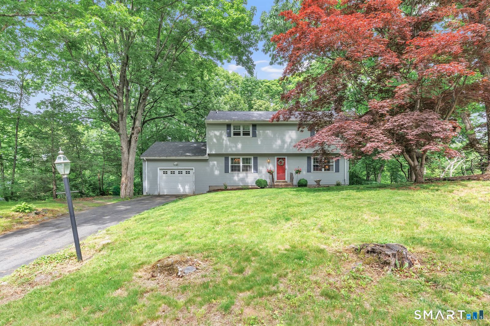 21 Overlook Place Trumbull, CT 06611 - Photo 2 of 37