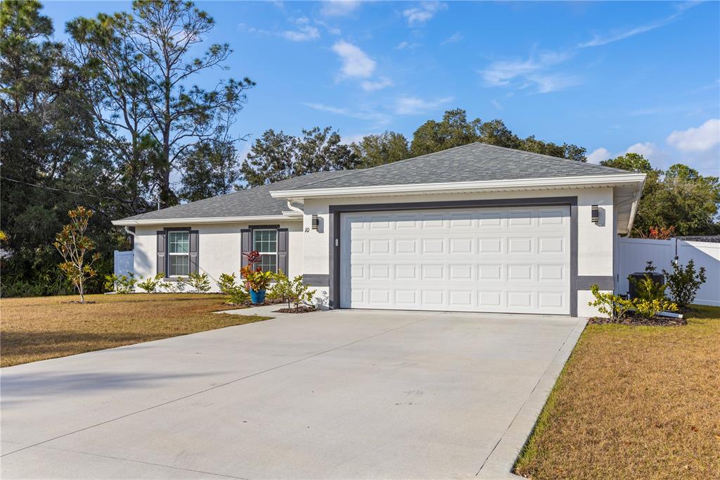 10 Rale Place Palm Coast, FL 32164 - Photo 25 of 27 front view of a house with a yard