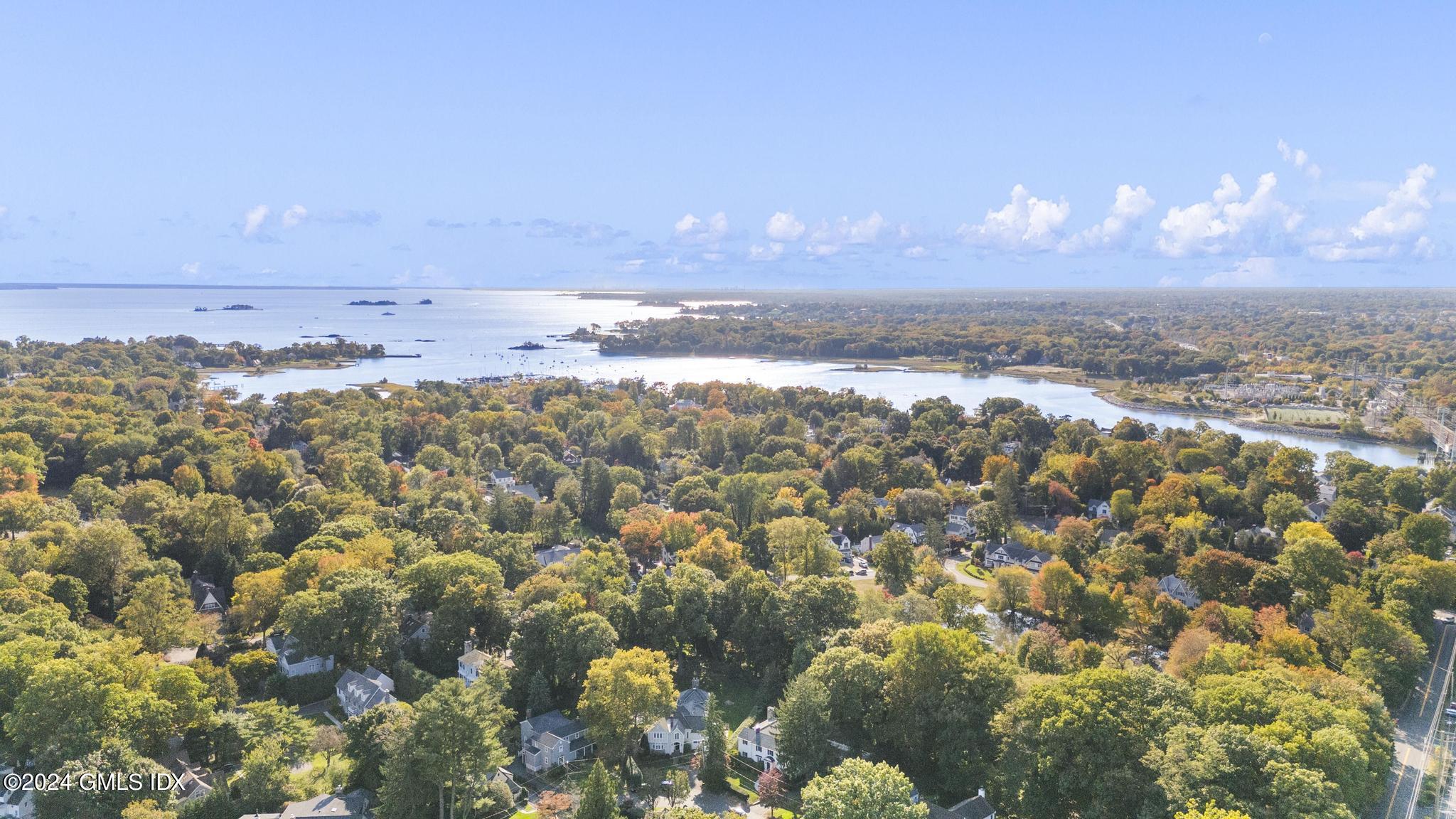 19 Coventry Lane Riverside, CT 06878 - Photo 4 of 39 DJI_20241011153106_0027_D