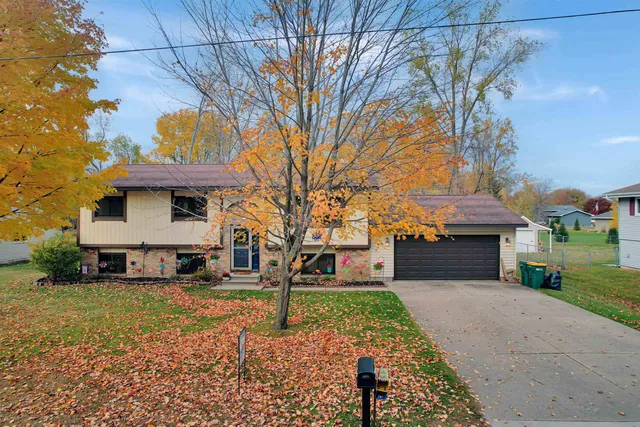 $299,900 | 1420 Edwin Street, Marinette, WI 54143