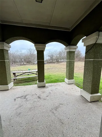 a view of a parking area