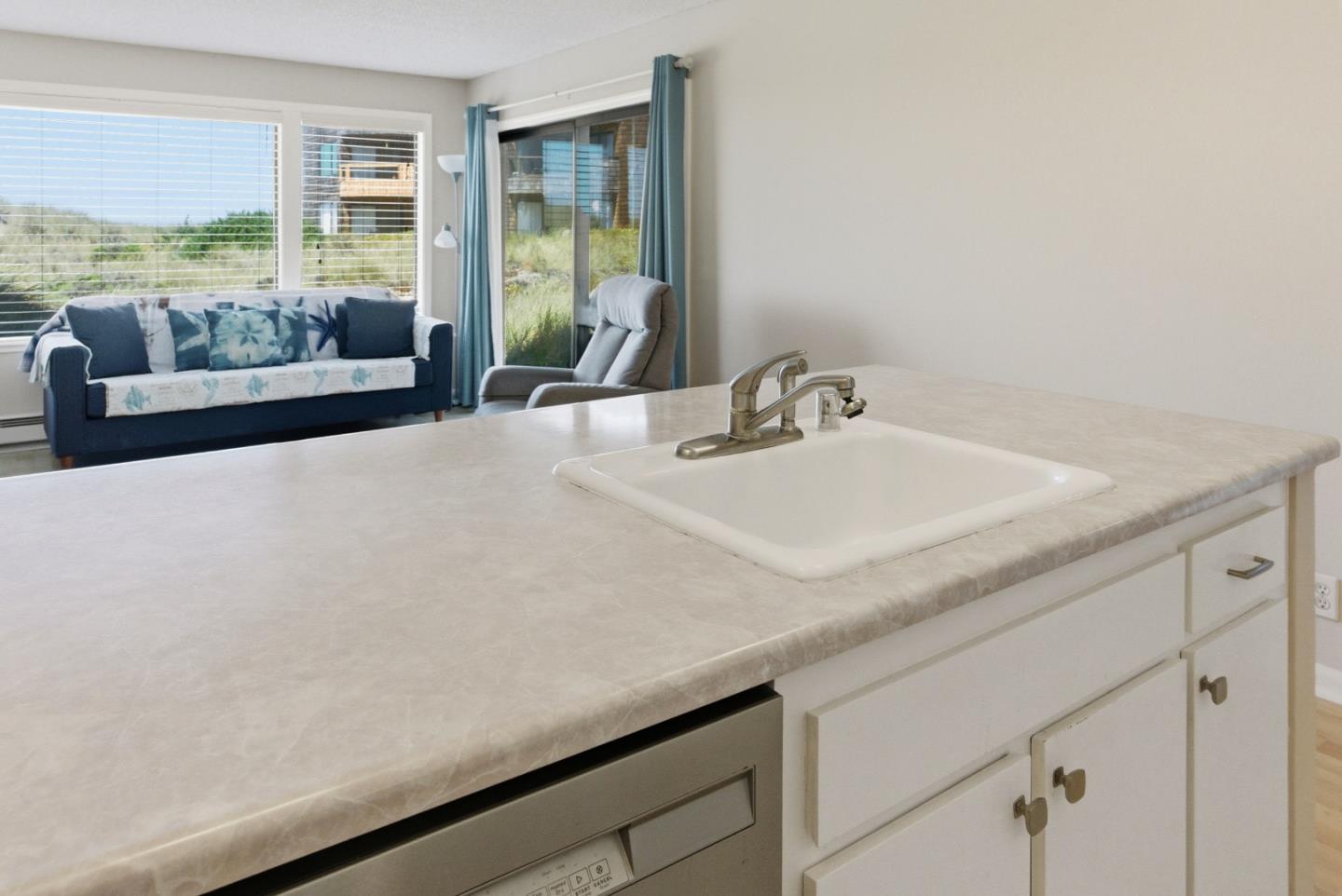 101 Shell Road, Unit 106 Watsonville, CA 95076 - Photo 5 of 22 Gallery Image 5