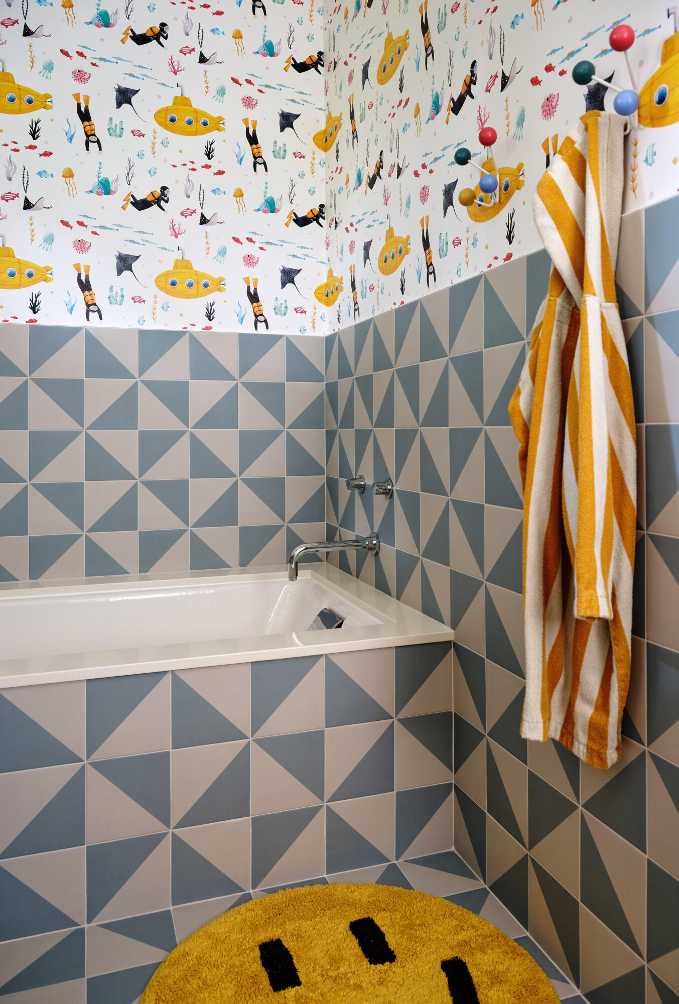 925 El Rancho Road Montecito, CA 93108 - Photo 14 of 28 a view of a bathtub in a bathroom