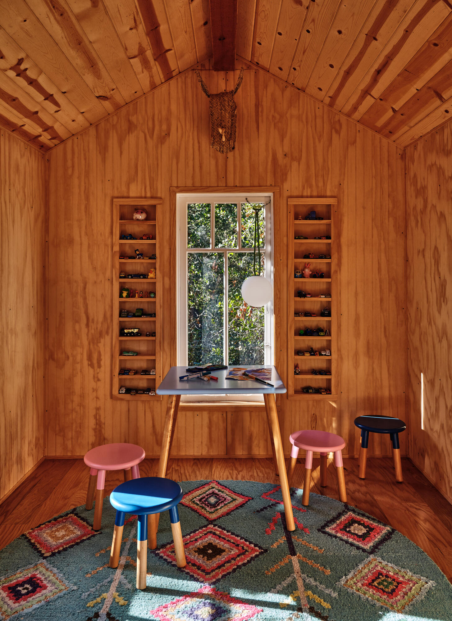 925 El Rancho Road Montecito, CA 93108 - Photo 23 of 28 a room with furniture and a window
