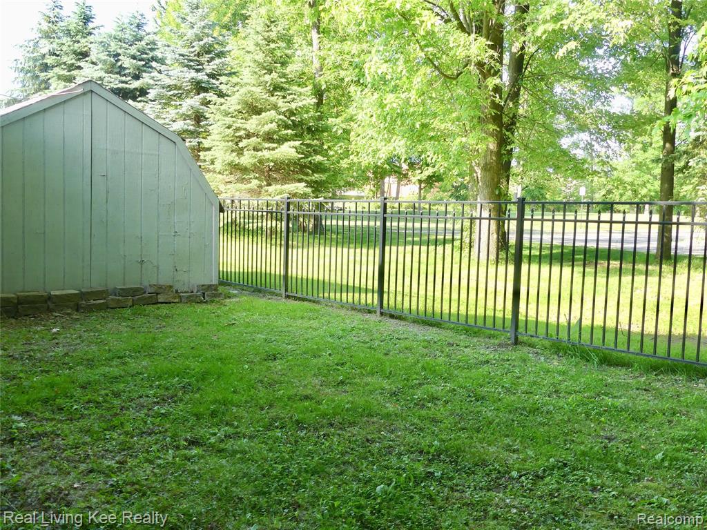 2889 Alexander Street Rochester, MI 48309 - Photo 29 of 30