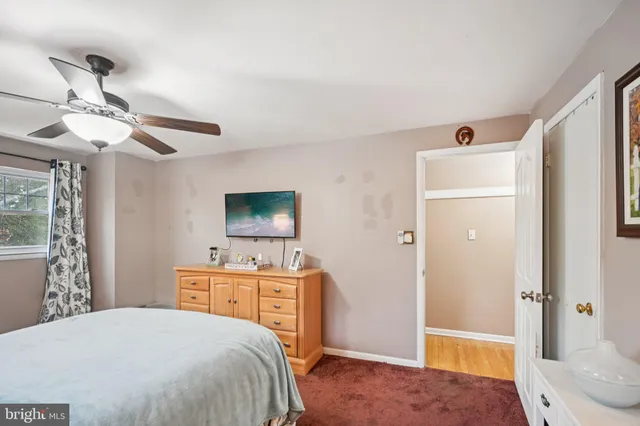 a bedroom with a bed and a dresser in it