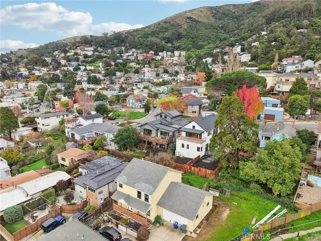 $2,300,000 | 526 Klamath Street, Brisbane, CA 94005