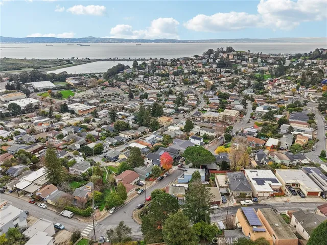 $2,300,000 | 526 Klamath Street, Brisbane, CA 94005