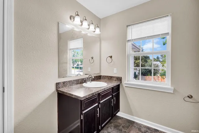 $2,000 | 1507 West Edinburgh Bend, Bloomington, IN 47403